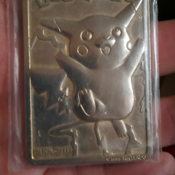 Pokemon Gold Pikachu Card 1999 - Picture 4 of 6